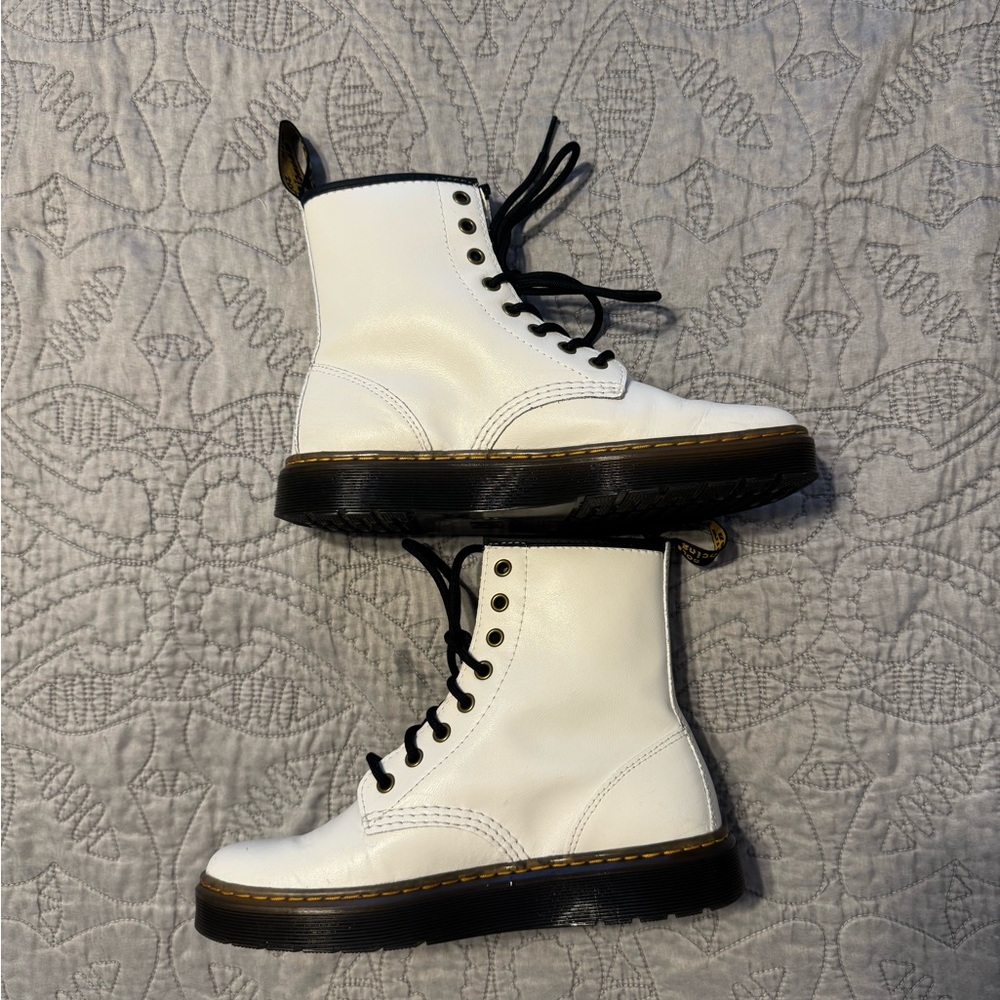 Doc Martens White Lace-Up